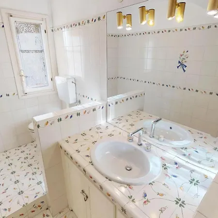 Appartement 5vv - Grand 2p Dans La Vieille Avec Terrasse Vue