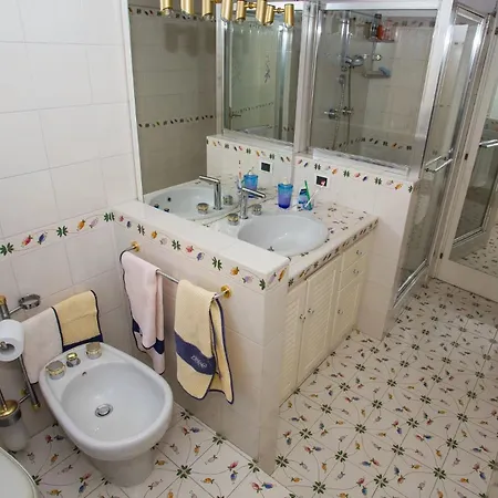 5vv - Grand 2p Dans La Vieille Avec Terrasse Vue * Menton